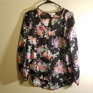 Great condition back flowered blouse